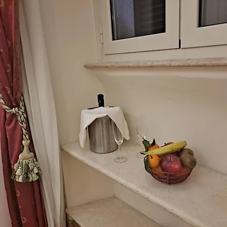 Suites Rome Konukevi 4*