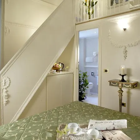 Suites Rome Pensionat 4*