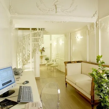 Suites Rome Pensionat 4*