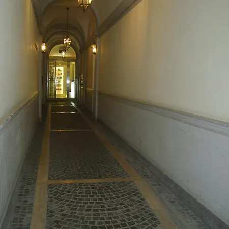 Suites Rome ゲストハウス 4*